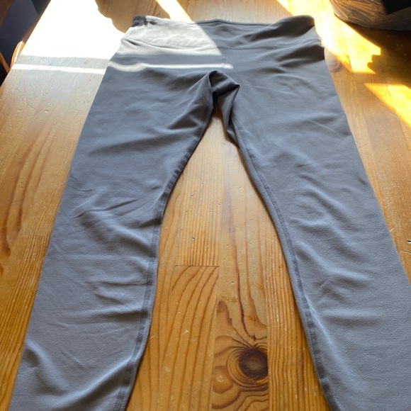 Power hold capris (the inseam is 22 inches) - Picture 1 of 4